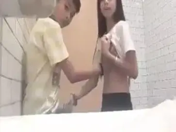 Gadis Cantik Pasrah Goyang Kasur Bareng Pacar