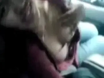 Gadis Cantik Pasrah Goyang Kasur Mobil