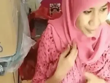 Ukhti Hijab Semok Cantik Pasrah Goyang Kasur